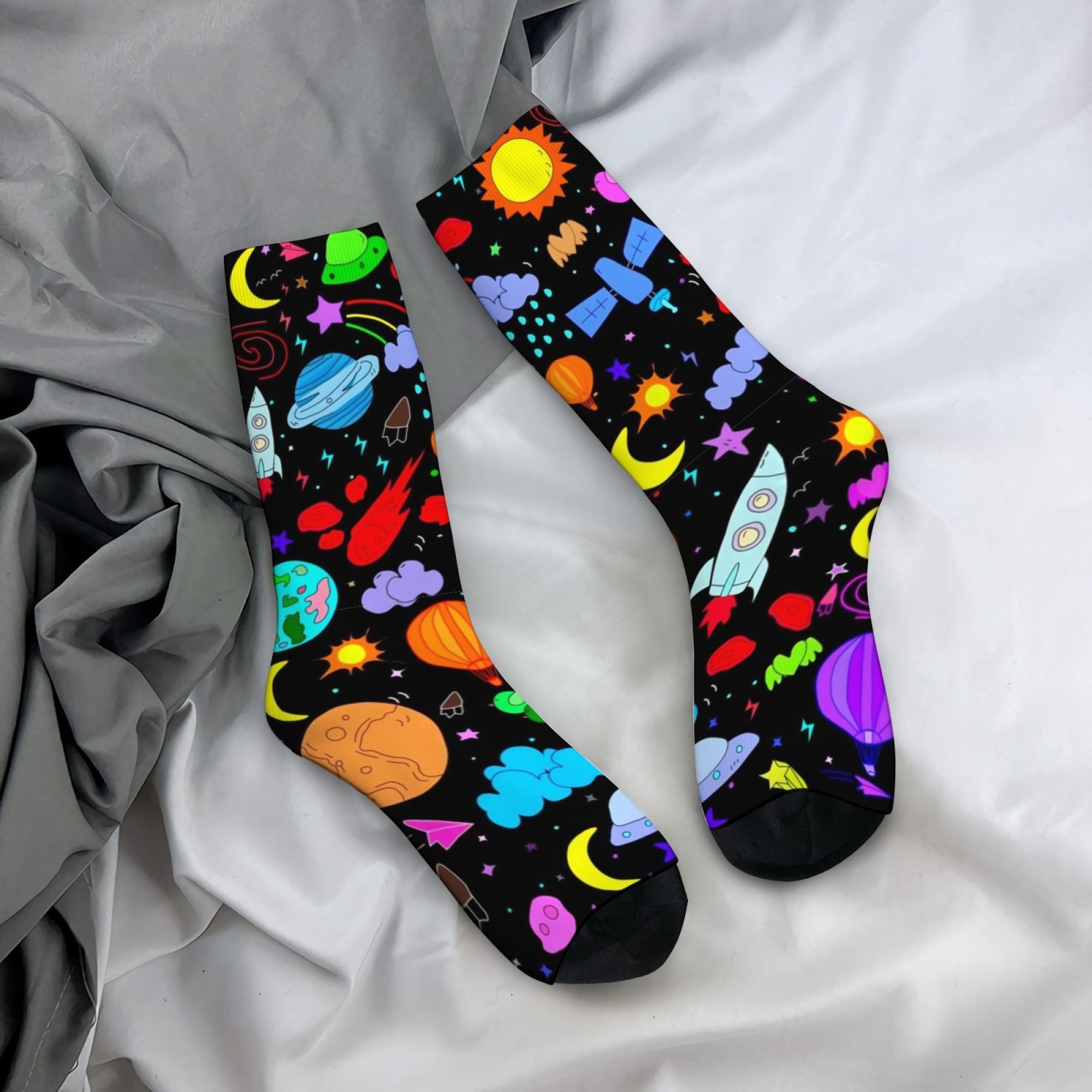 Quirky Street Fashion - Kaos Kaki Pria Setinggi Betis dengan